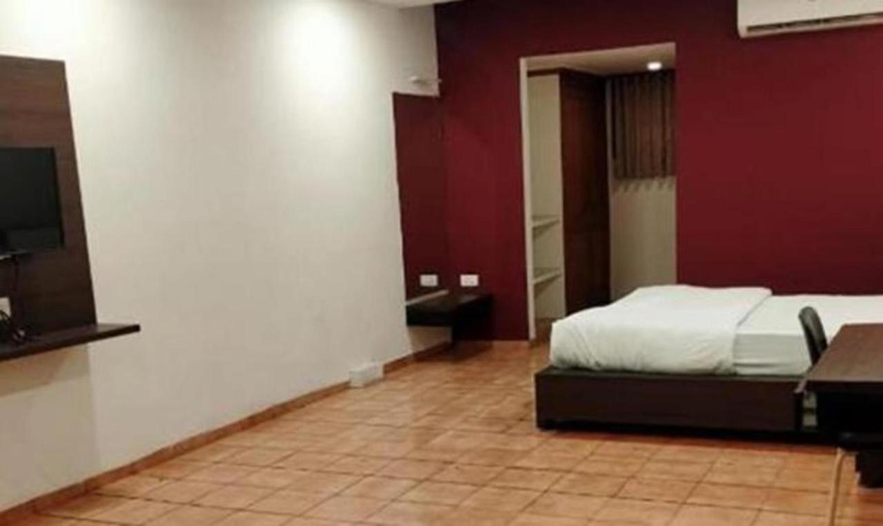 Hotel Sun N Step Club à Ahmedabad Extérieur photo