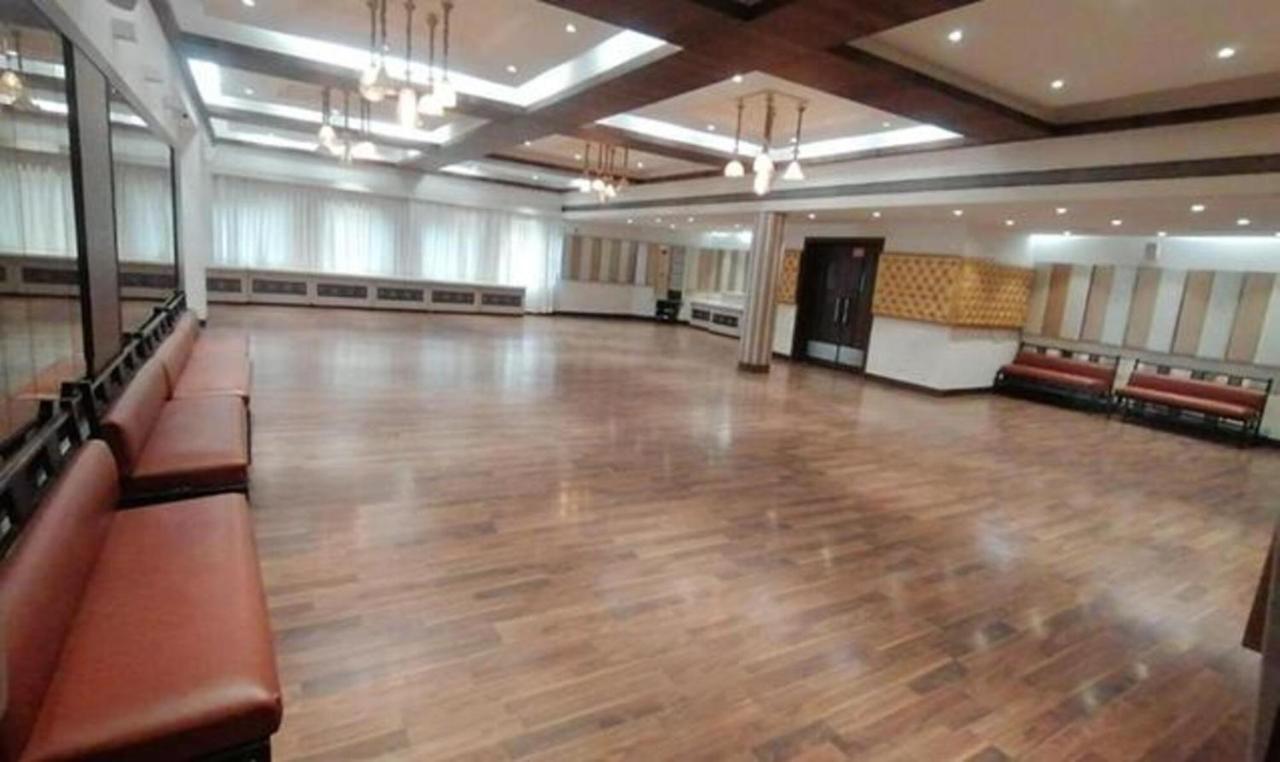 Hotel Sun N Step Club à Ahmedabad Extérieur photo