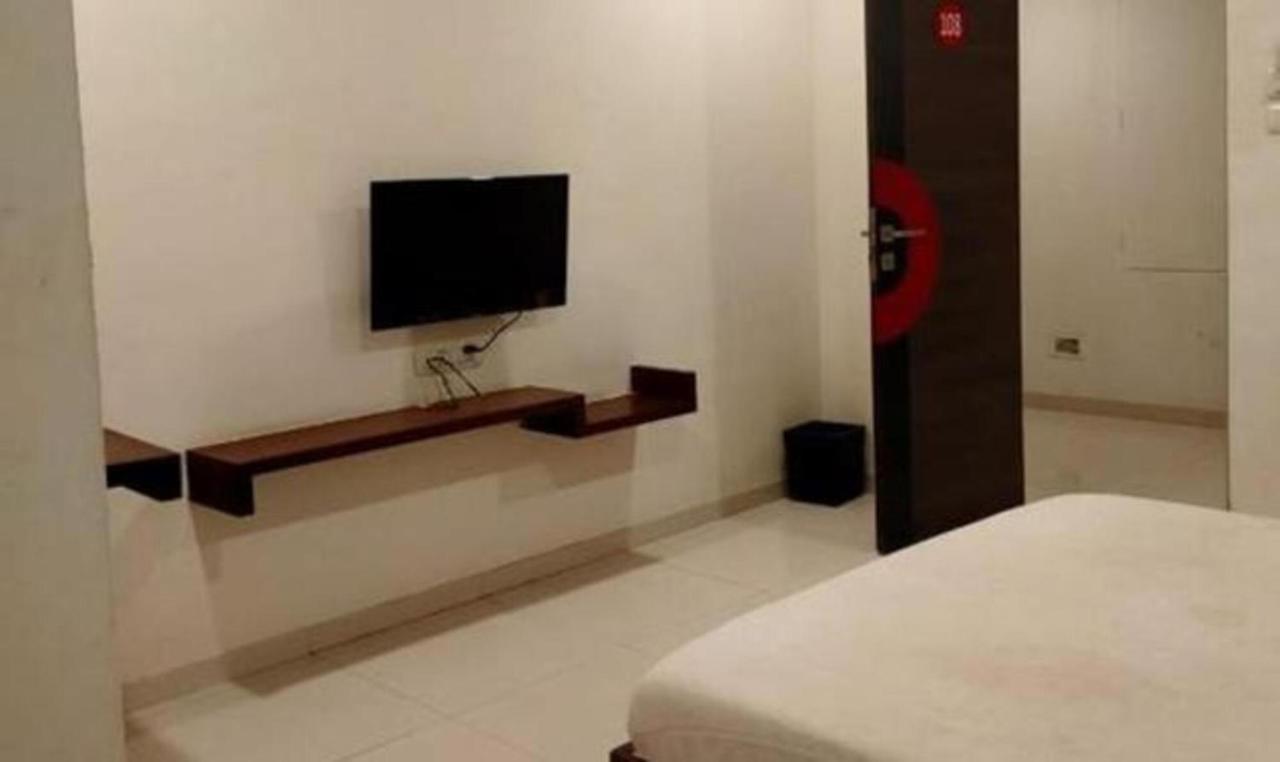 Hotel Sun N Step Club à Ahmedabad Extérieur photo