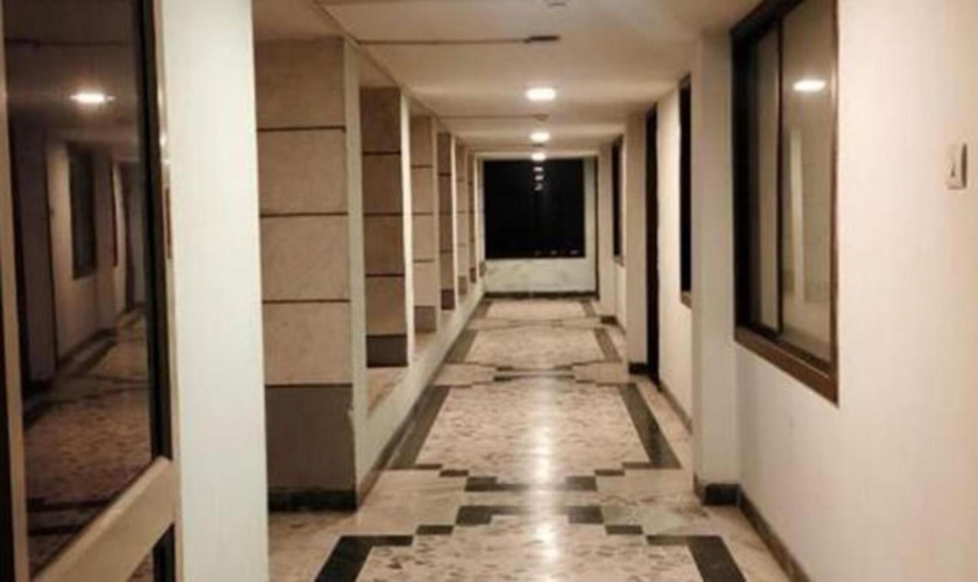 Hotel Sun N Step Club à Ahmedabad Extérieur photo