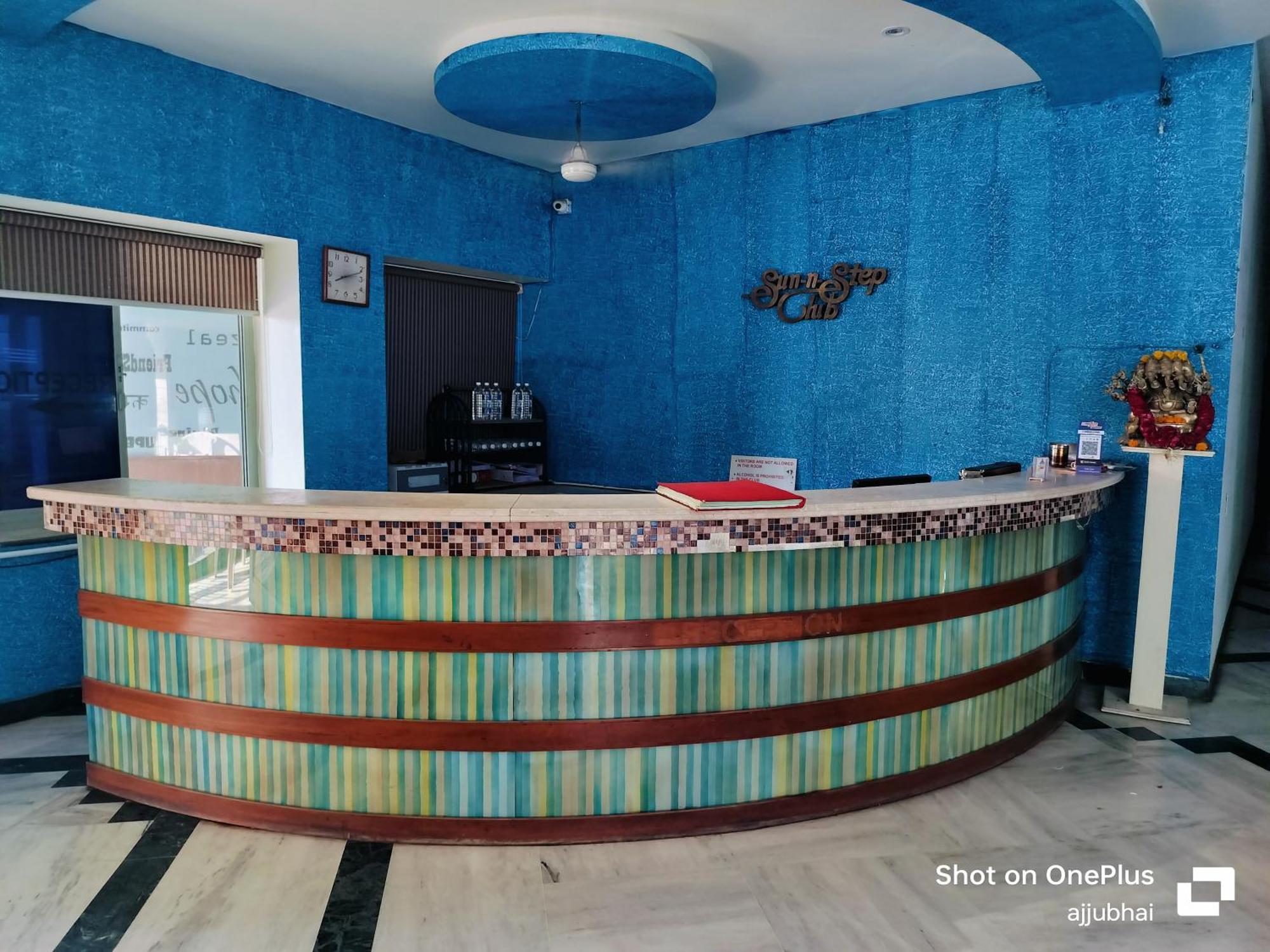 Hotel Sun N Step Club à Ahmedabad Extérieur photo